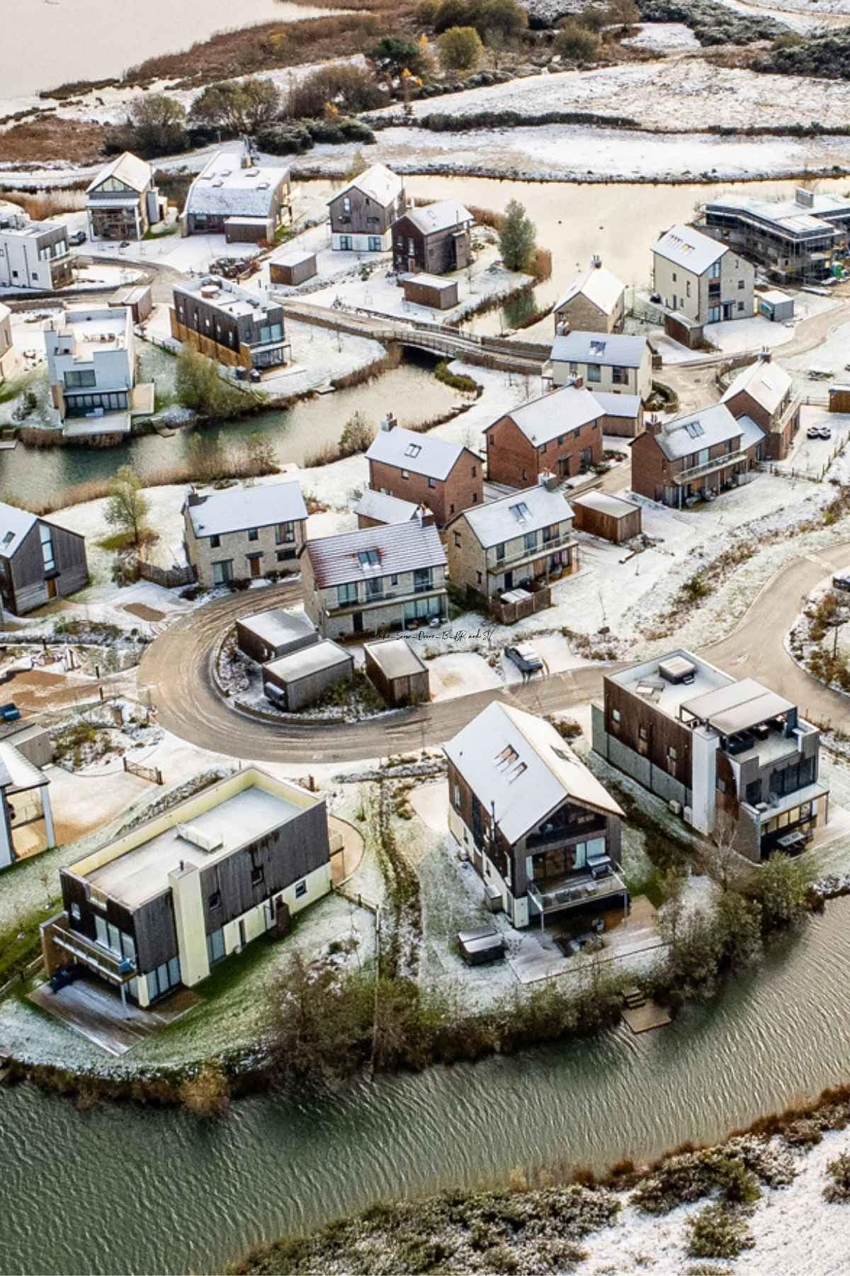 Snow-dusted holiday homes surrounded by lakes and waterways at Silverlake Estate, Dorset. Snow-dusted holiday homes surrounded by lakes and waterways at Silverlake Estate, Dorset.