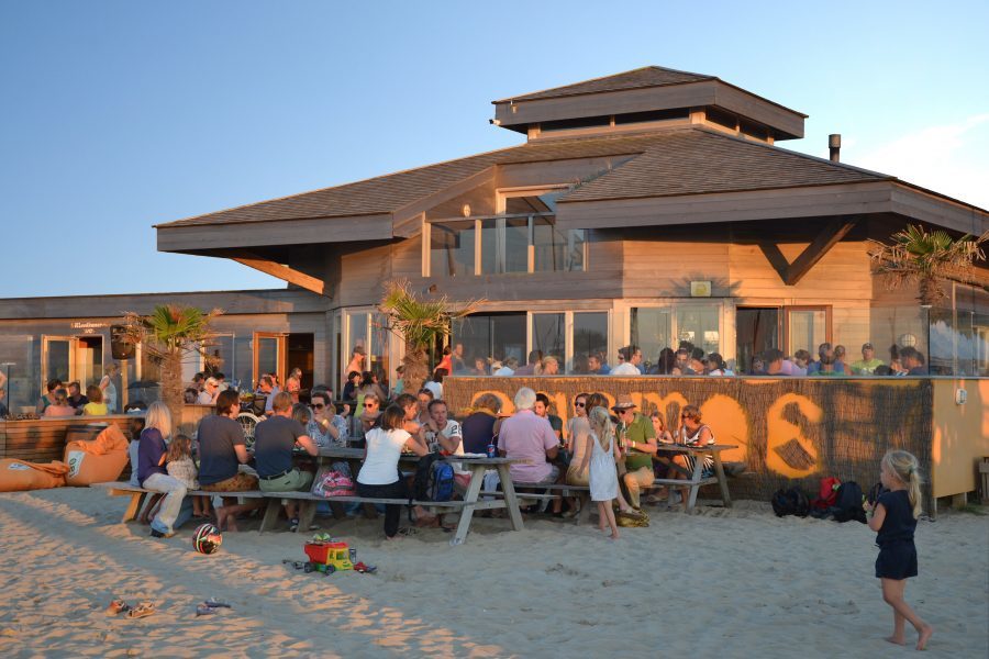 Anemos beachclub en watersportschool