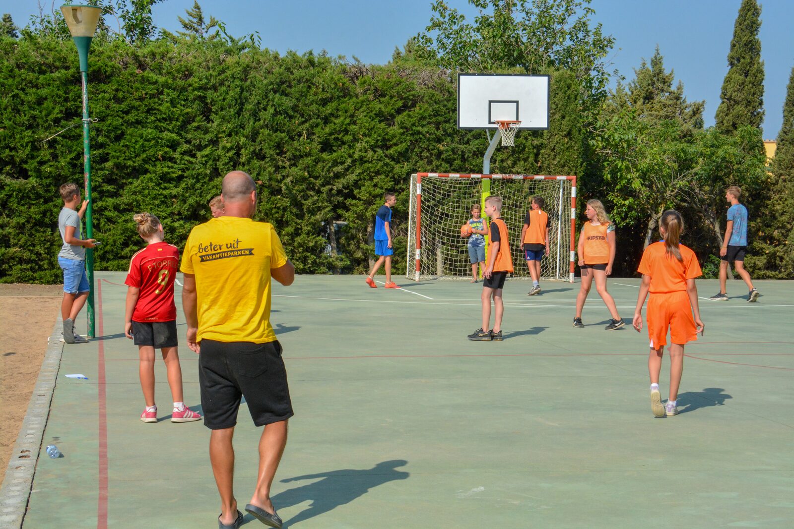 Voetbal op het park