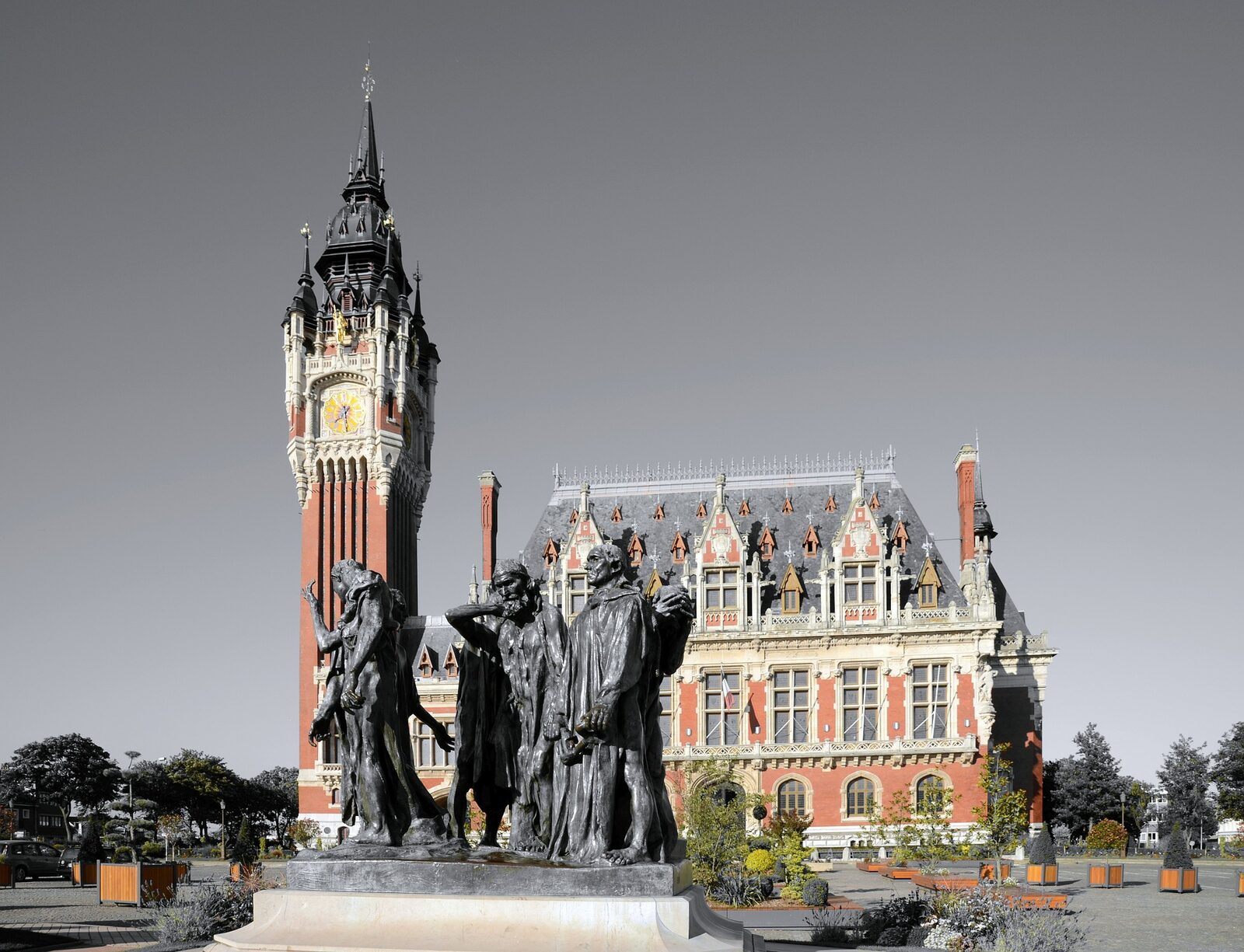 Calais has sometimes been tarnished by a bad reputation, but the town is rebuilding its image by becoming the leading seaside resort on the Côte d'Opale.